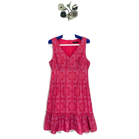 TRINA TURK Carpinteria Medallion Floral Lace Ruffle Hem Dress Size 8 Pink V Neck - Picture 3 of 9